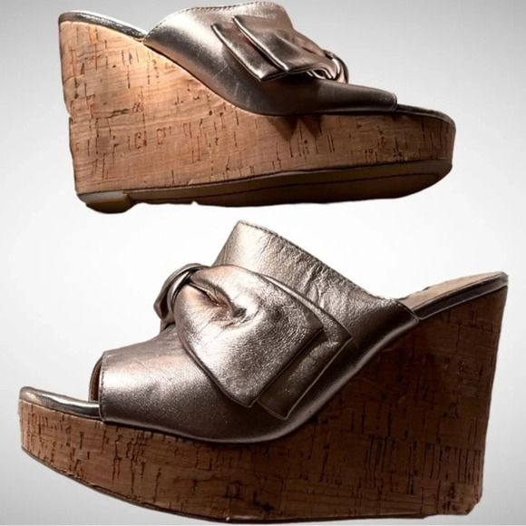 GUESS Gold Hotlove Leather Open Toe Platform Wedge Sandals | Size 7 - Picture 3 of 6